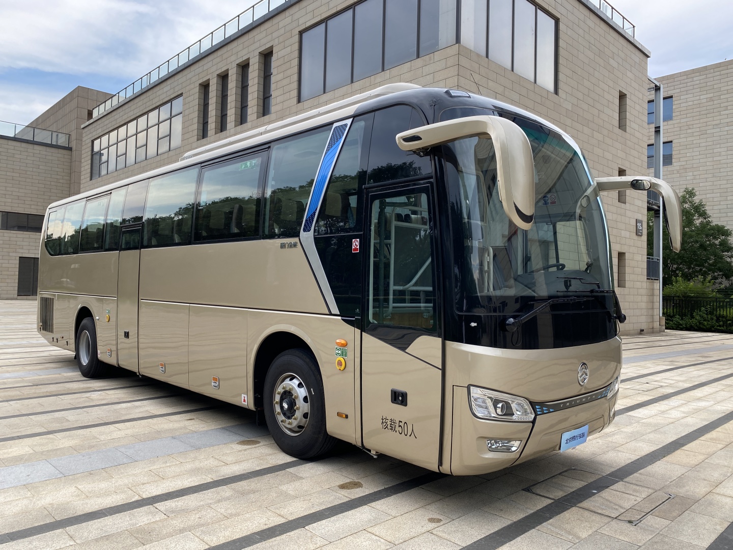 大巴車租車推薦！北京租車大巴包車帶司機一天多少錢？北京包車帶司機價格表